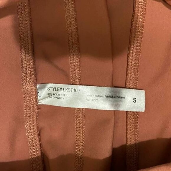 La Kottee Spandex Athletic Shorts with Multiple Pockets – Size Small - Picture 11 of 14